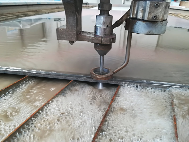 Taglio Waterjet di Duccini & Monti Montaggi